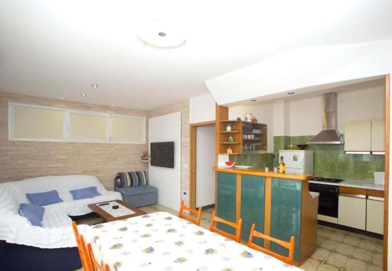 Apartments Damir - 80 M From Beach 포스티라 외부 사진