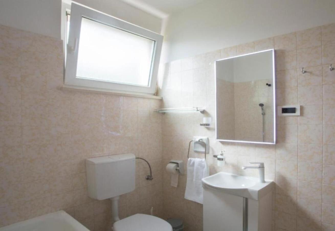 Apartments Damir - 80 M From Beach 포스티라 외부 사진