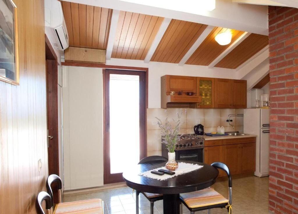 Apartments Damir - 80 M From Beach 포스티라 외부 사진