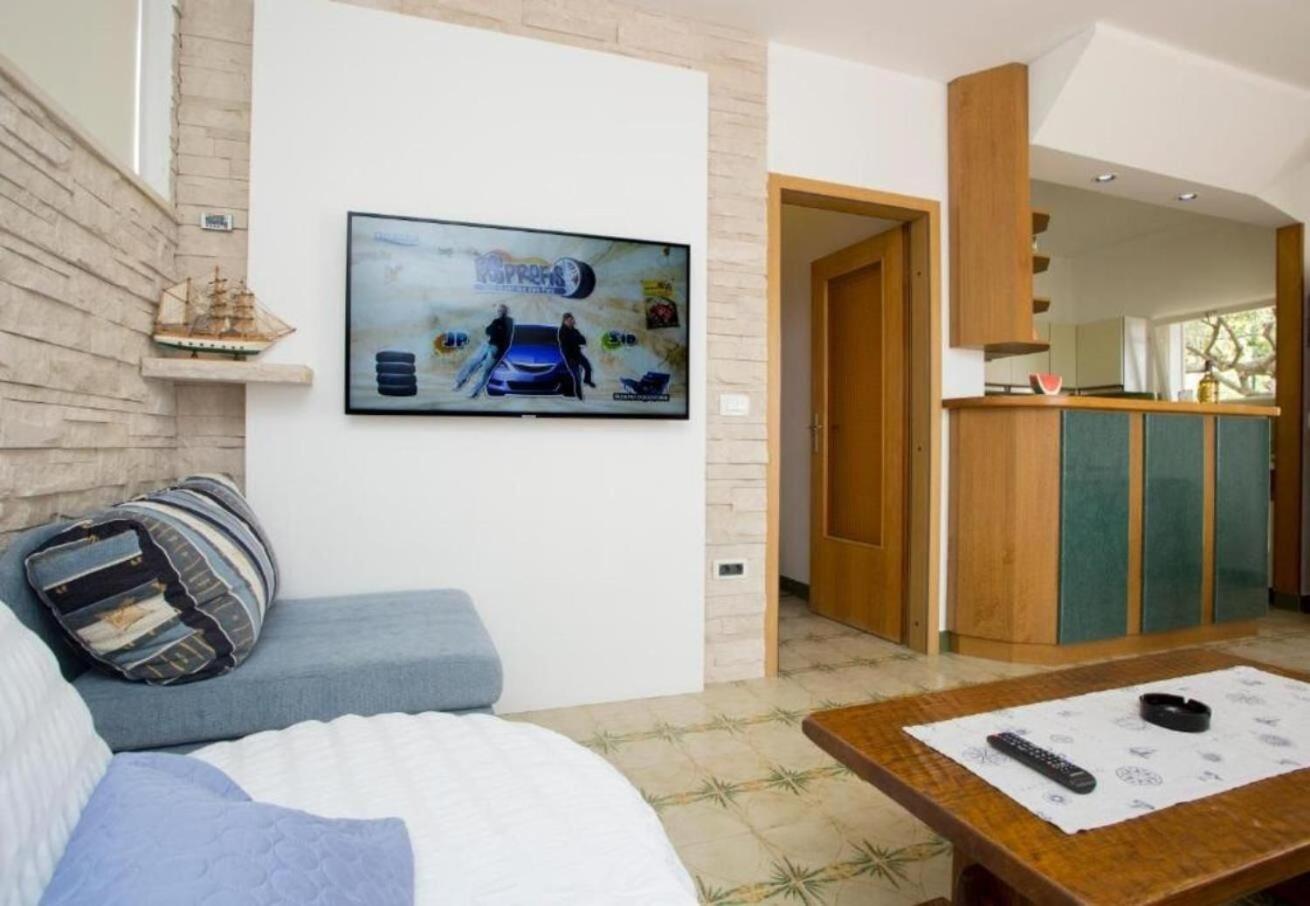Apartments Damir - 80 M From Beach 포스티라 외부 사진